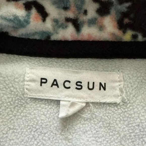 PacSun Half-Zip Pullover Sweatshirt with a Crazy Retro AOP Floral Graphic - Picture 4 of 8